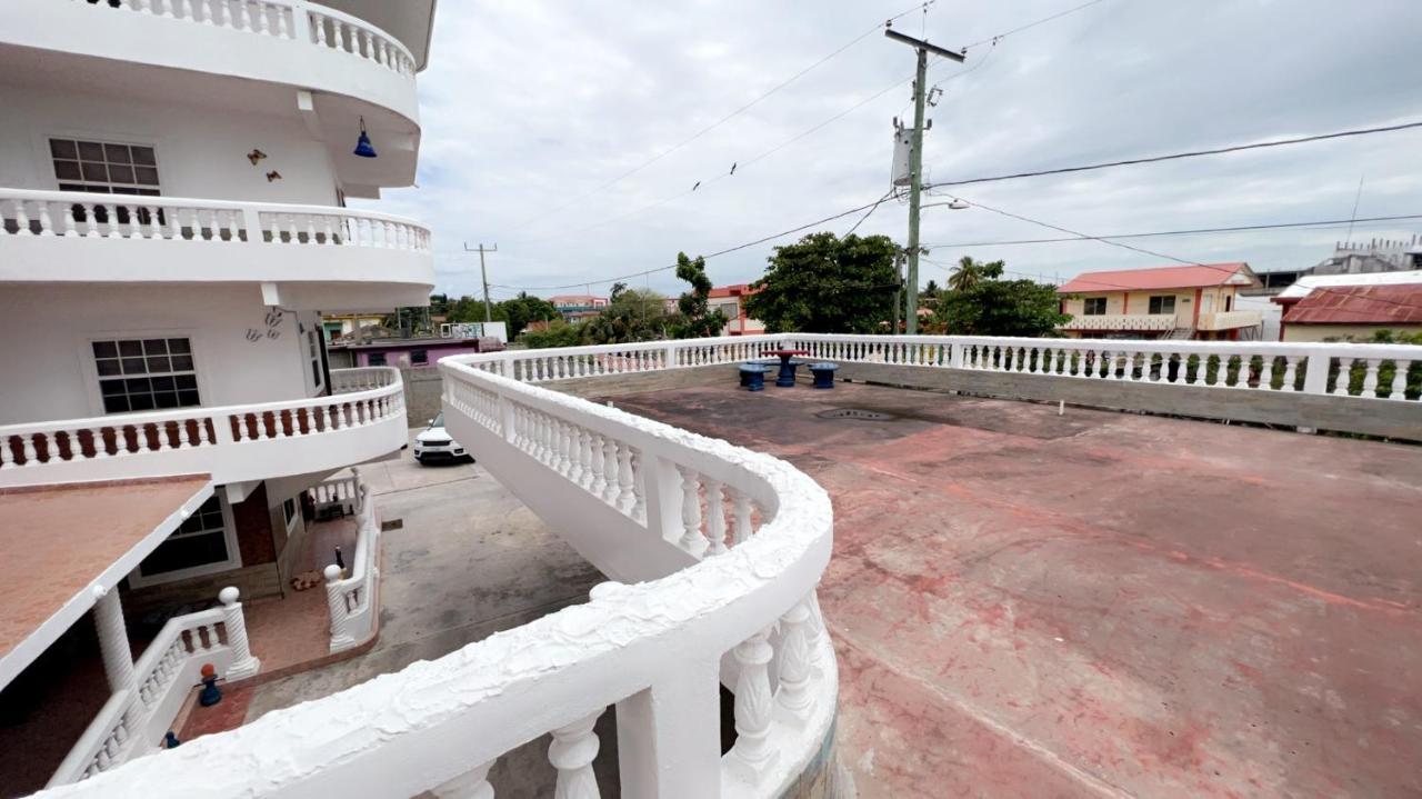 Las Palmas Hotel Corozal Exterior photo